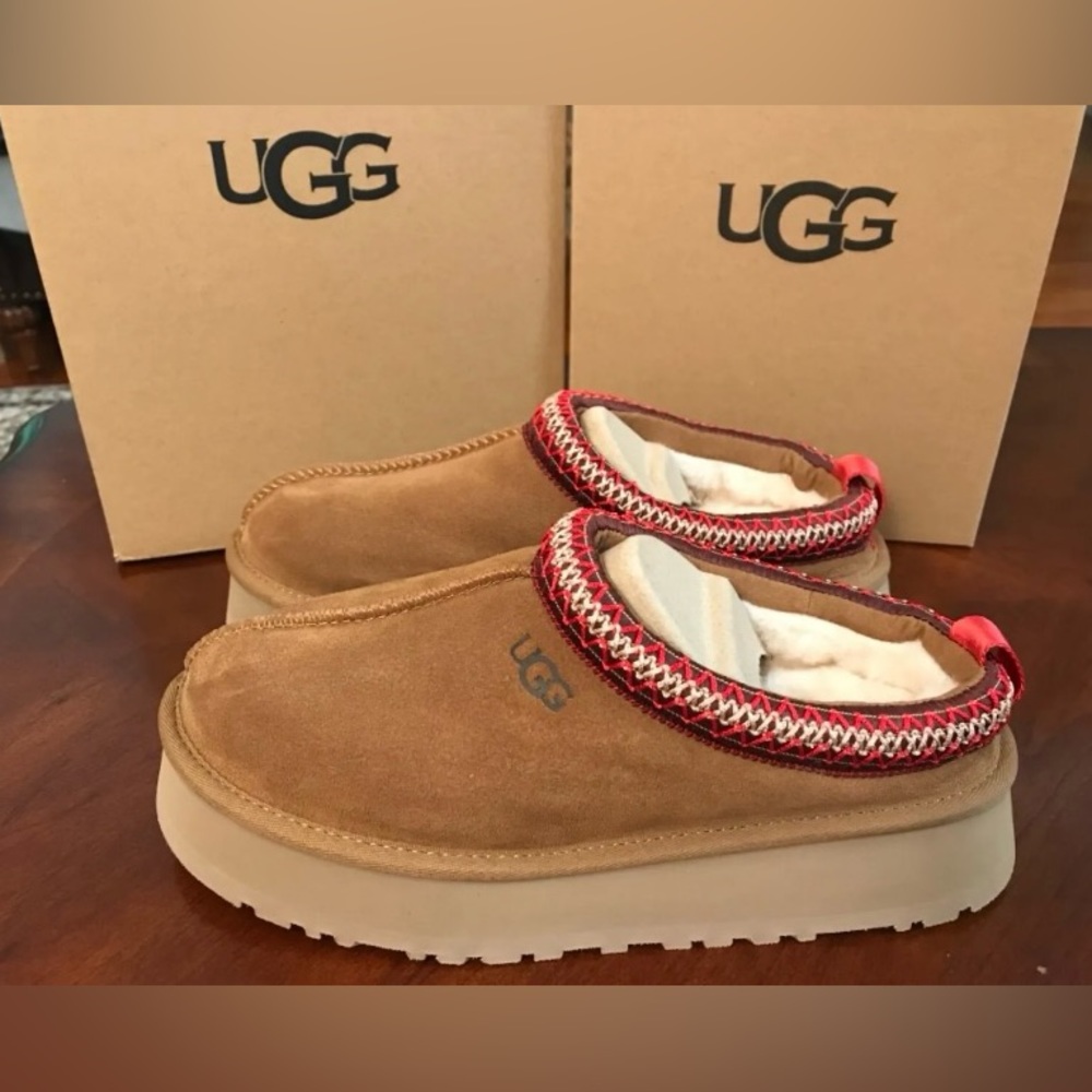 NEW Women's UGG Tazz Platform Slipper - Size 6 Women's US - Chestnut Mule Clog